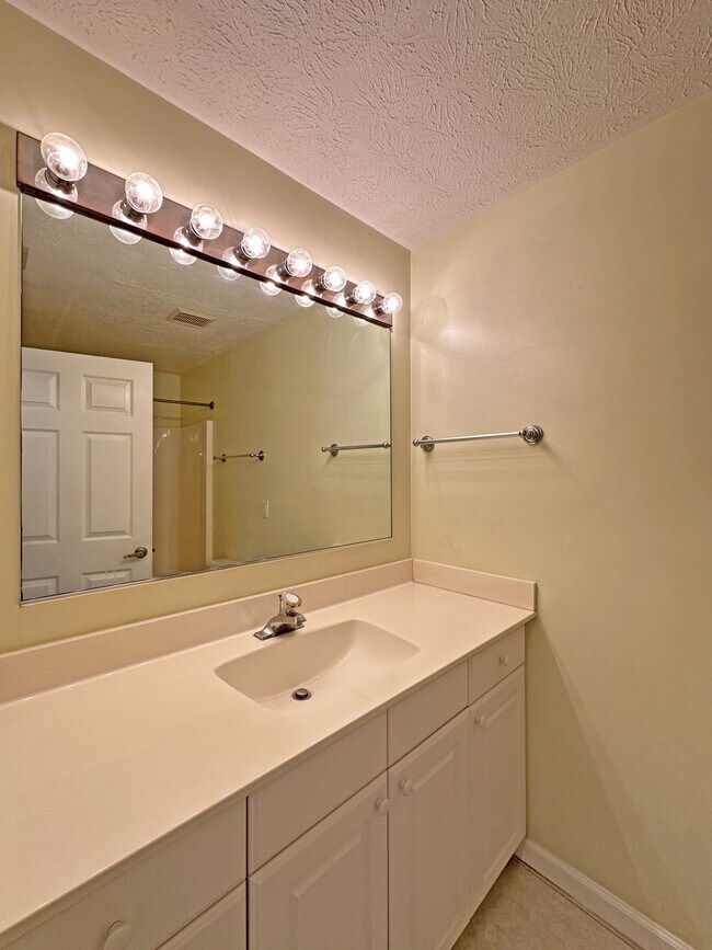 Building Photo - 2130 SE Wild Meadow Cir