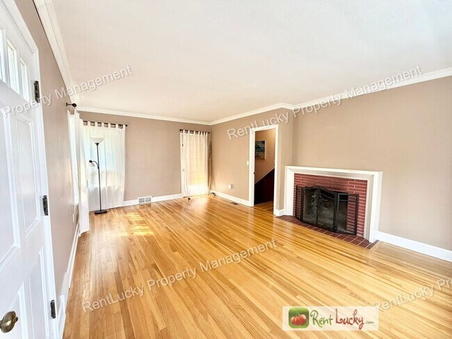Building Photo - 1612 Markham Ave NE