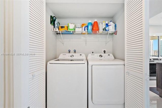 Building Photo - 3600 Mystic Pointe Dr