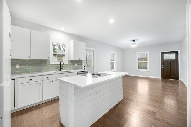 Building Photo - 306 Sacco St