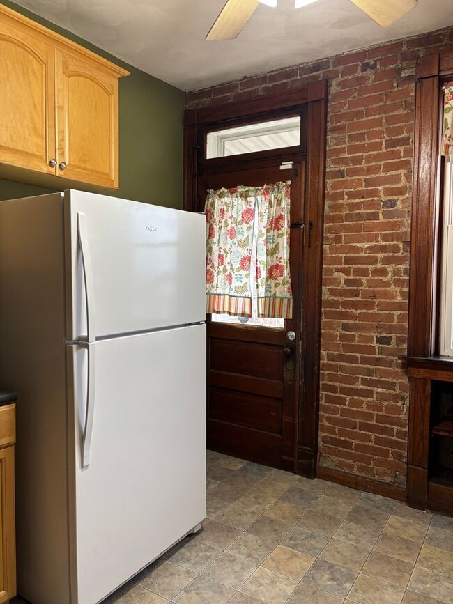 Building Photo - Completedly Remodeled 2+ Bedroom Home