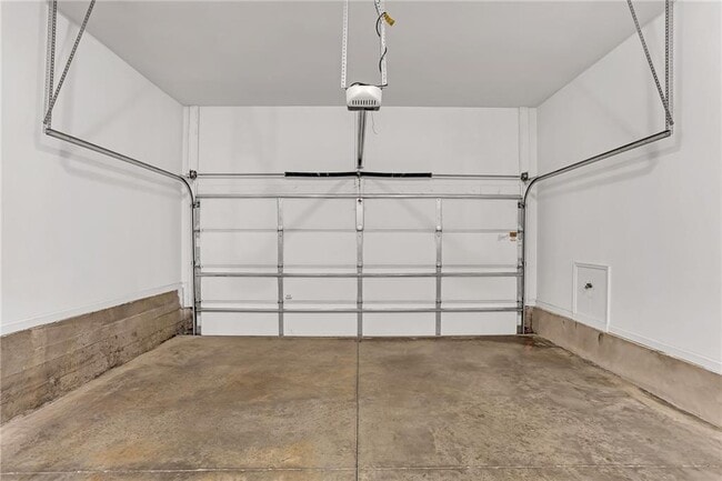 Building Photo - 3638 Moorewood Ln S E