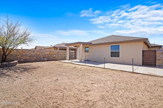 Building Photo - 2404 Escape Point St