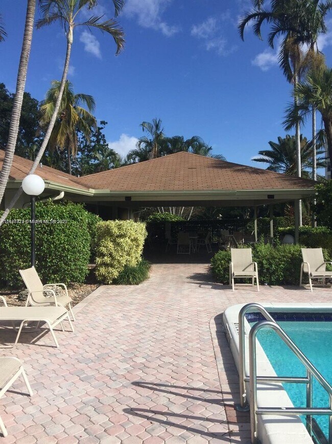 Building Photo - 3010 N Course Dr