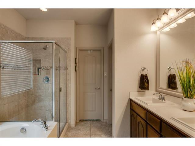 Building Photo - 4624 Lazy Oaks St