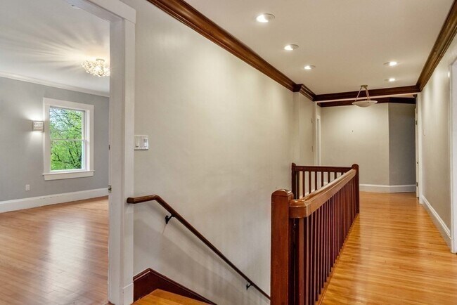 Building Photo - 12 Summit Rd