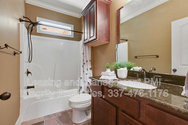 Building Photo - 308 Overbrook Dr