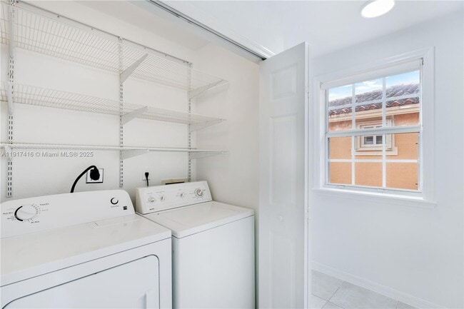 Building Photo - 9481 SW 78th Ave