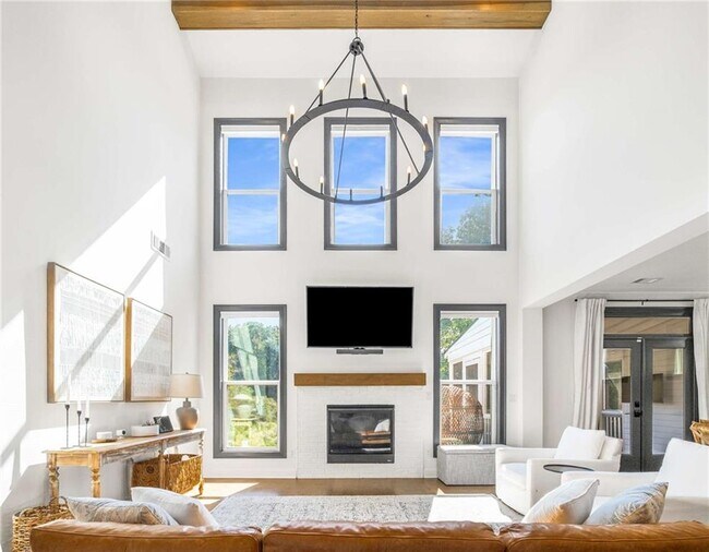 Building Photo - 520 Walden Glen Ln