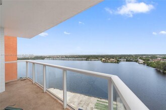 Building Photo - 1351 NE Miami Gardens Dr