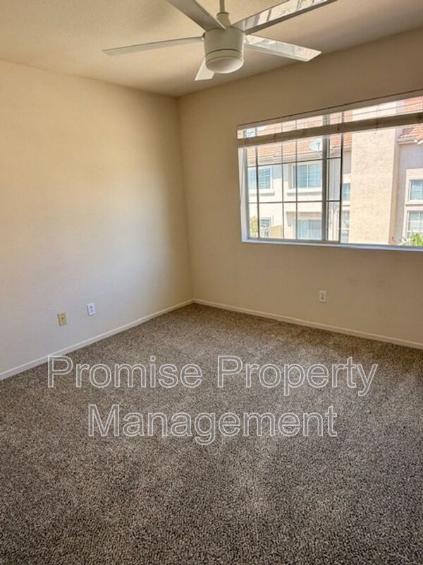 Building Photo - 4660 Los Alamos Way