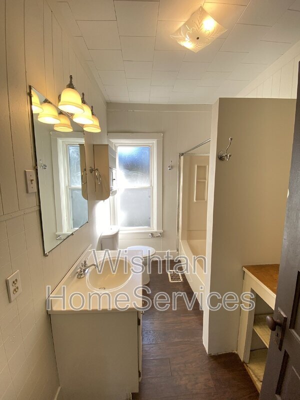 Building Photo - 814 Macomb St