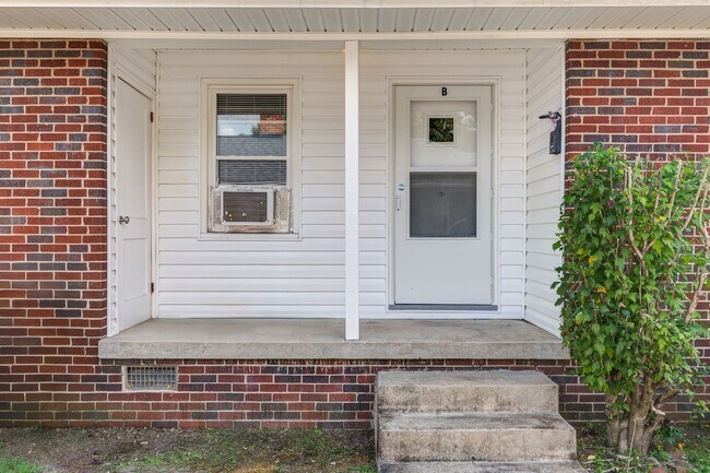 Building Photo - 508 Mayflower Dr