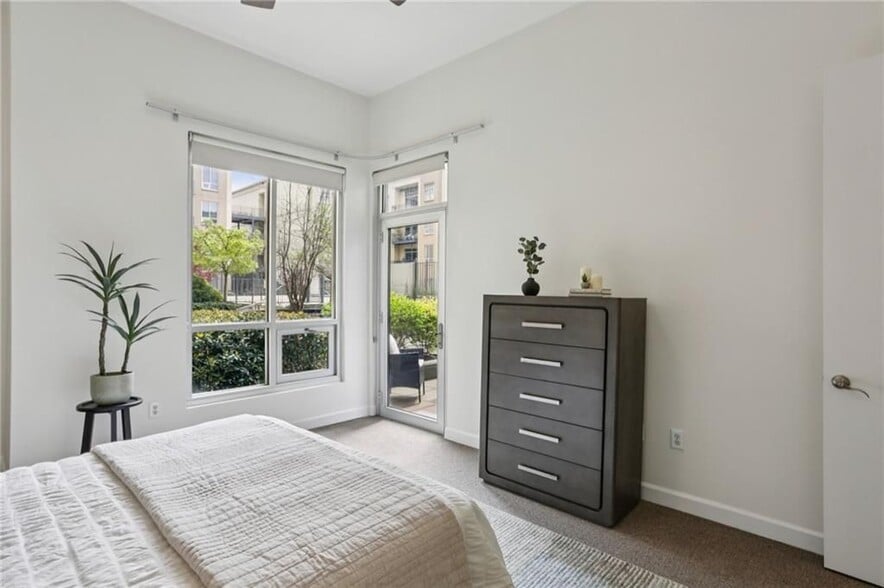 Building Photo - 711 Cosmopolitan Dr NE