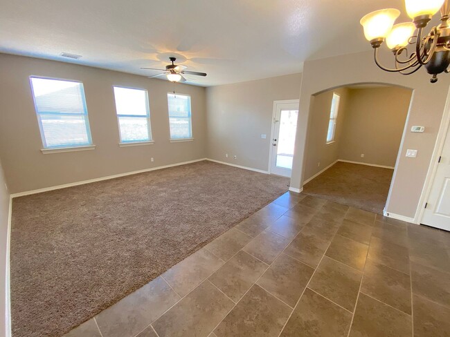 Building Photo - East El Paso LARGE 4 bed Refrig A/C!