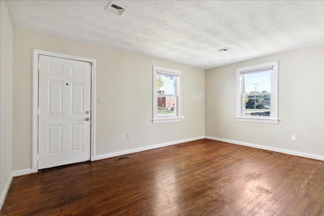 Building Photo - Downtown Newport News