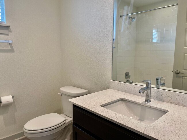 Building Photo - Beautiful 3bed/2.5bath in Northeast Austin!!