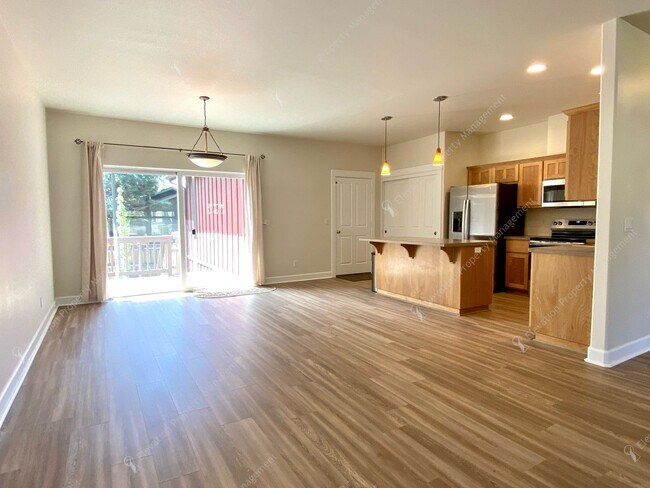 Building Photo - Charming Updated Home in Bend’s Old Farm D...