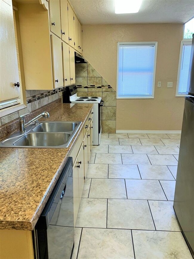 Building Photo - 2906 NW Euclid Ave