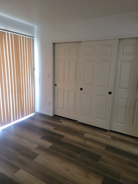 Building Photo - 3550 Bay Sands Dr
