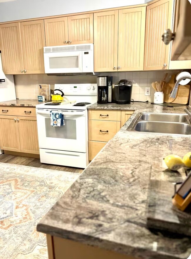 Building Photo - 236 E Carpenter Ave