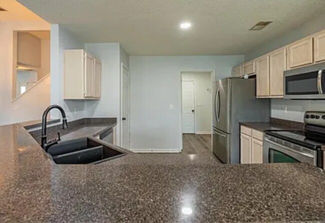 Building Photo - 112 Edgecliff Way