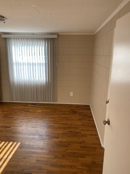 Building Photo - 205 Catherine St