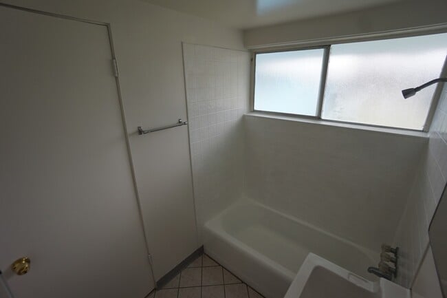 Building Photo - Cozy 4 Bedroom 2 Bathroom House in Glendora