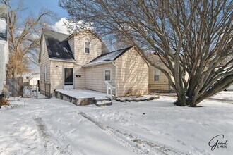 Building Photo - $1125 2 bed 1 bath is Warren