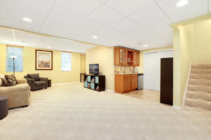 Building Photo - 10S458 Carrington Cir
