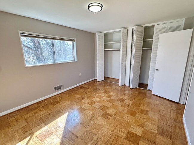 Building Photo - Beautifully kept, spacious one bedroom condo in the award winning Bethesda Parkside Community!