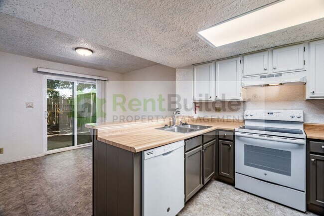 Building Photo - 6041 Sequoia Rd NW