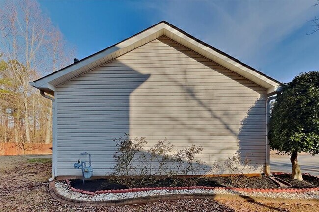 Building Photo - 426 Lily Shoals Ln