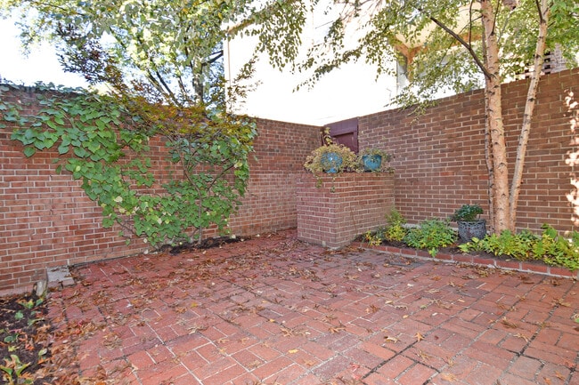 Building Photo - 601 G St SW