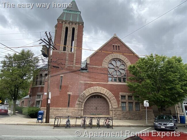 Primary Photo - 17 Bow St