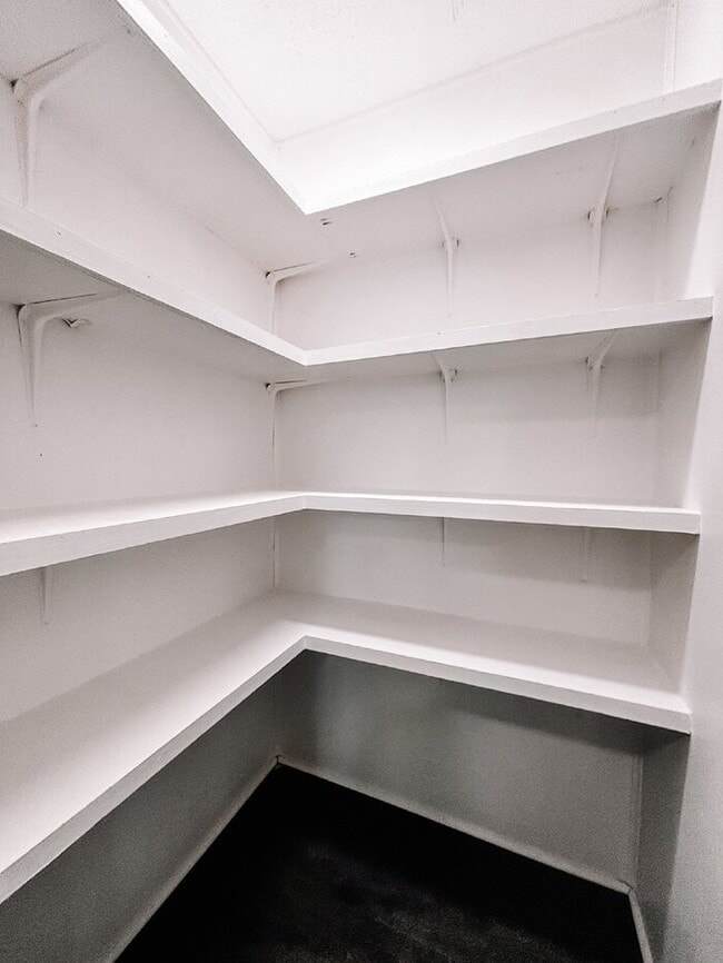 Building Photo - Spacious 4-Bed, 3-Bath Retreat on Greenhill Rd – 2000 Sq Ft of Charleston Charm!