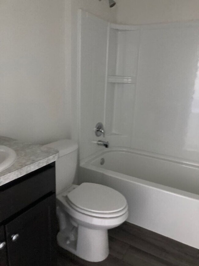 Building Photo - Like new 3/2/2 with screened in porch! Located close to the beach, shopping, parks and so much mo...