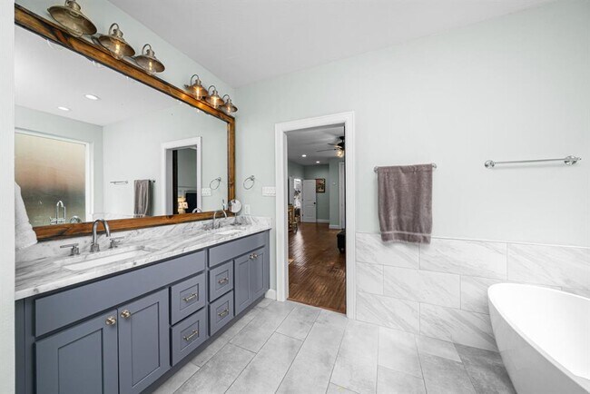 Building Photo - 11414 Del Monte Dr