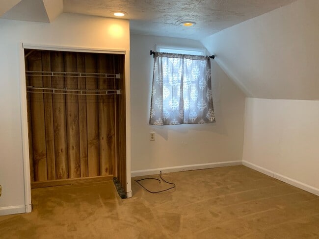 Building Photo - HEAT IS NOW INCLUDED IN THE RENT!Charming ...