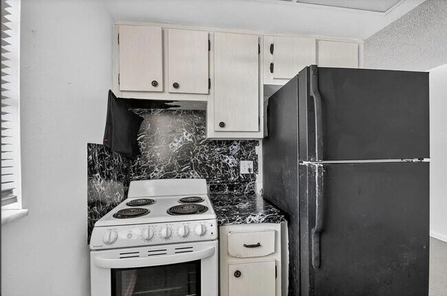 Building Photo - 1406 Barton Rd