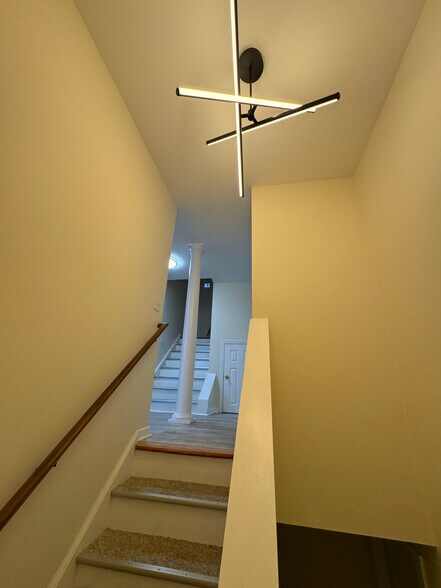 Building Photo - 222 Mary Lou Ave