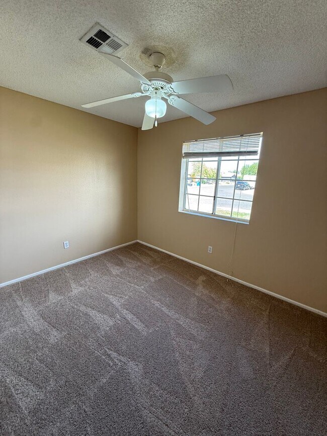 Building Photo - Pool Home in Ponderosa Valley!