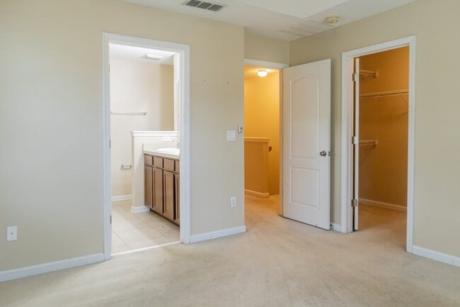 Building Photo - 625 Oakleaf Plantation Pkwy