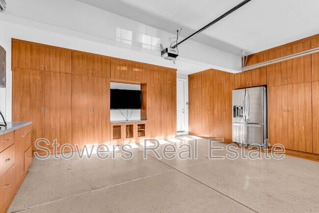 Building Photo - 3223 Carpenter Way