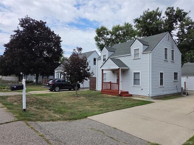 Building Photo - 1031 Arthur Ave