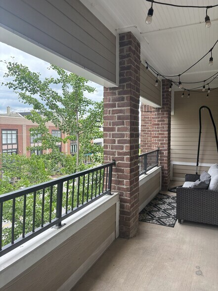 Private balcony with included outdoor furniture (chair, rug, lights, hammock swing) - 301 Criddle St