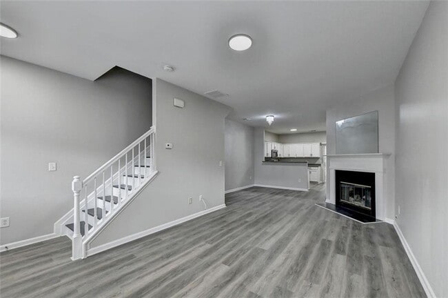 Building Photo - 903 Redwood Dr