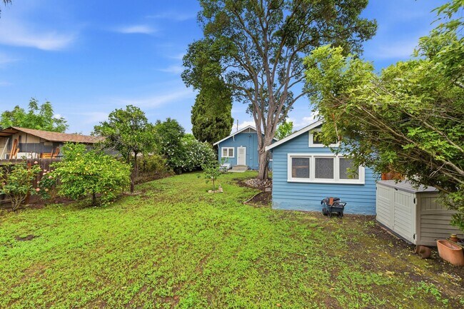 Building Photo - Cottage Style Home