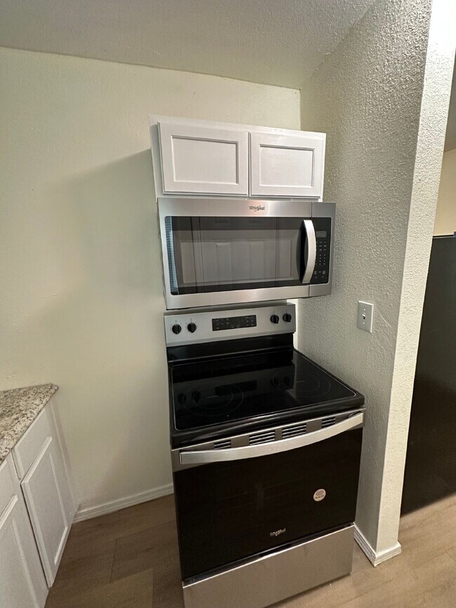 Building Photo - Fully update back house! All appliances included!