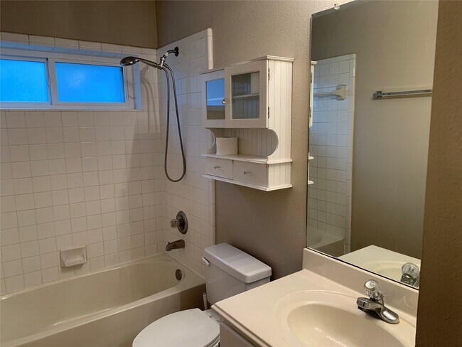 Building Photo - 3611 Stratford Town Ln